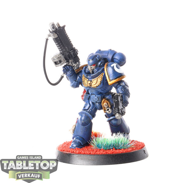 Ultramarines - Lieutenant - bemalt