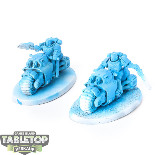 Space Marines - 2 Outriders - teilweise bemalt