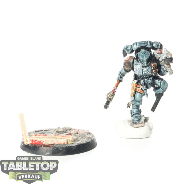 Space Marines - Lieutenant in Phobos Armour - bemalt
