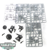 Tau Empire - 3x XV8 Crisis Battlesuit Team - grundiert