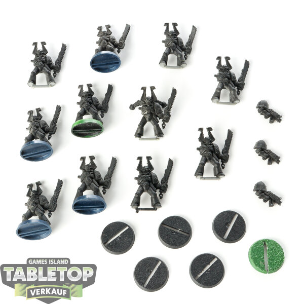 World Eaters - 11 Khorne Berzerkers klassisch - grundiert