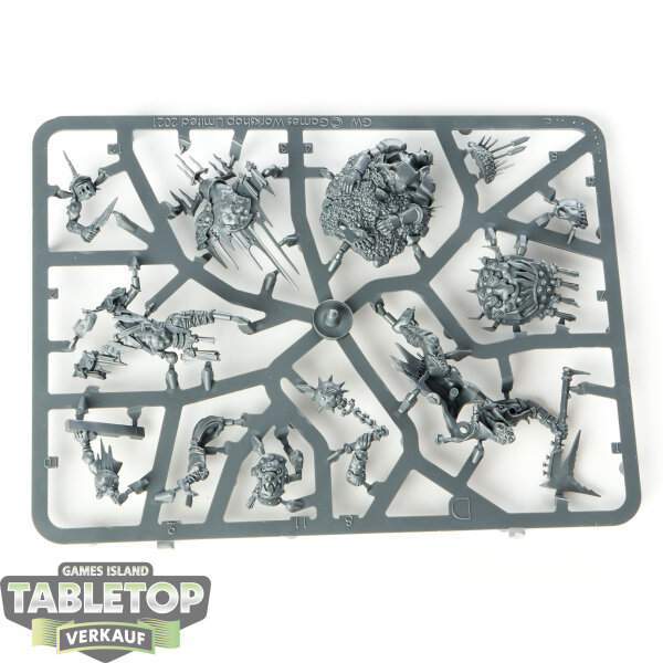Orruk Warclans - Killaboss with Stab-grot - im Gussrahmen