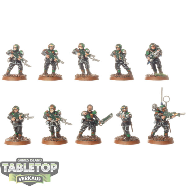 Astra Militarum - 10x Cadian Shock Troops - klassisch - bemalt