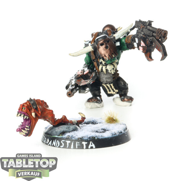 Orks - Ork Warboss klassisch with Attack Squig - bemalt