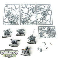 Slaves to Darkness - 5x Chaos Knights - teilweise gebaut