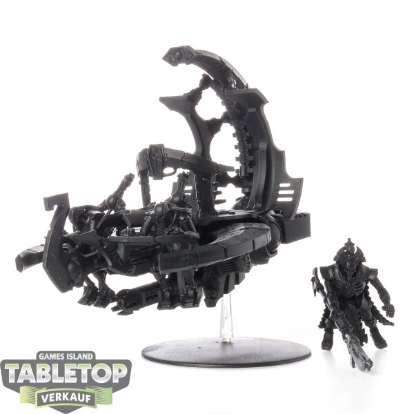 Necrons - Necron Catacomb Command Barge - grundiert