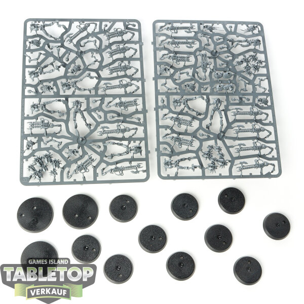 Necrons - 10 Necron Warriors - im Gussrahmen