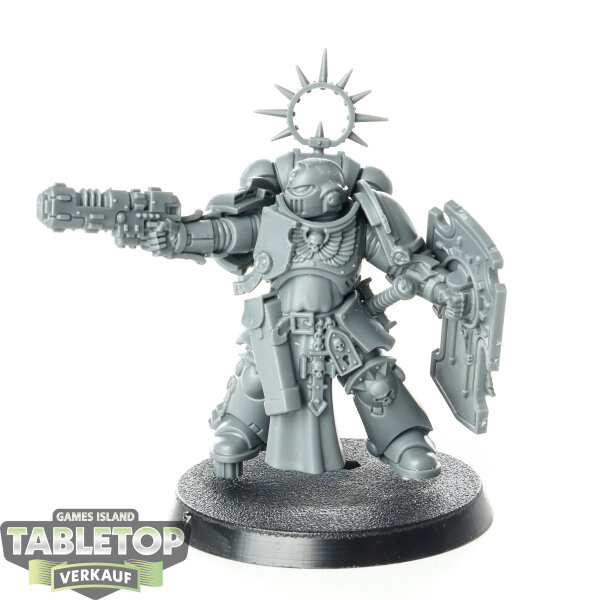 Space Marines - Lieutenant with Storm Shield - unbemalt