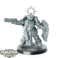 Space Marines - Lieutenant with Storm Shield - unbemalt