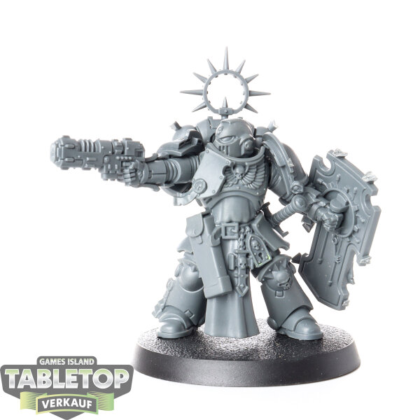 Space Marines - Lieutenant with Storm Shield - unbemalt