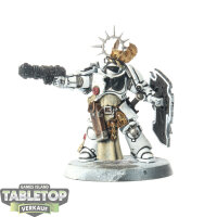 Black Templars - Lieutenant with Storm Shield - bemalt