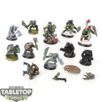 Orks - 11 x Ork Boyz - teilweise bemalt