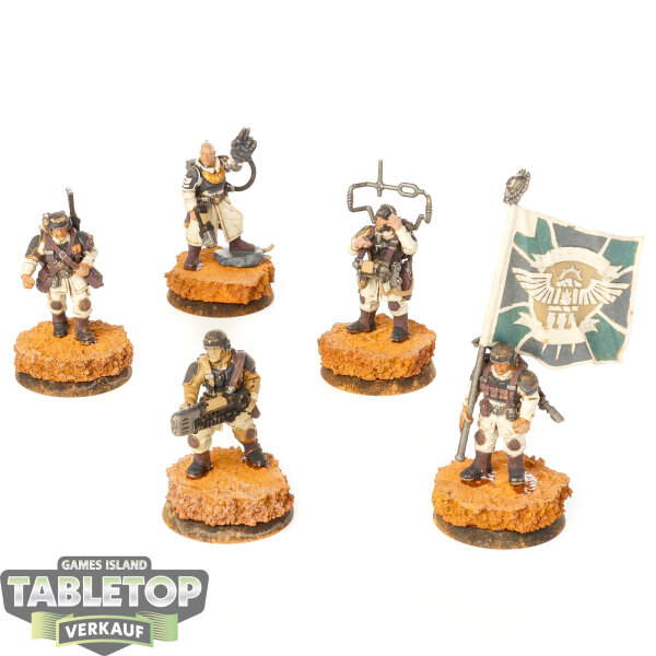 Astra Militarum - 5x Cadian Command Squad - teilweise bemalt
