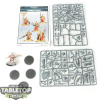 Adeptus Custodes - 5x Custodian Wardens - teilweise gebaut