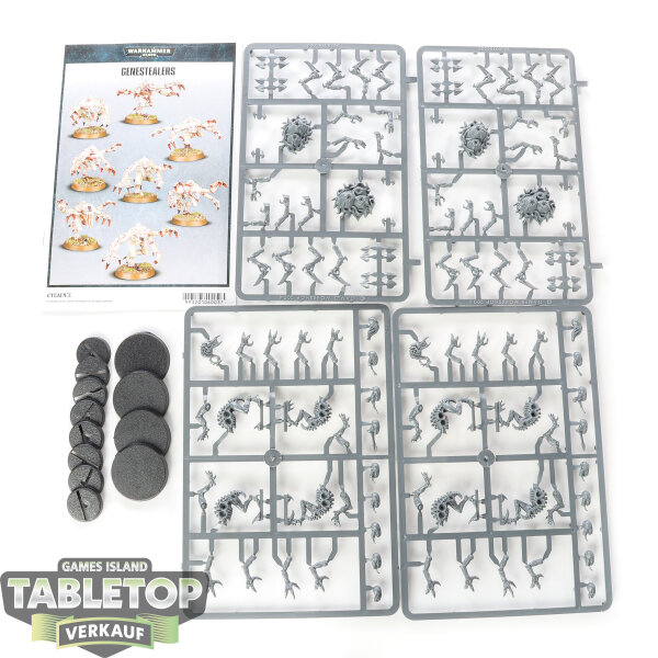 Tyraniden - 8x Genestealers klassisch - im Gussrahmen