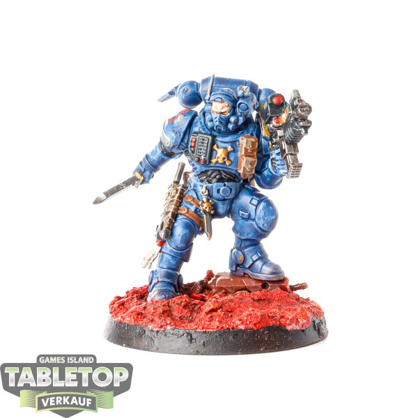 Ultramarines - Lieutenant - bemalt