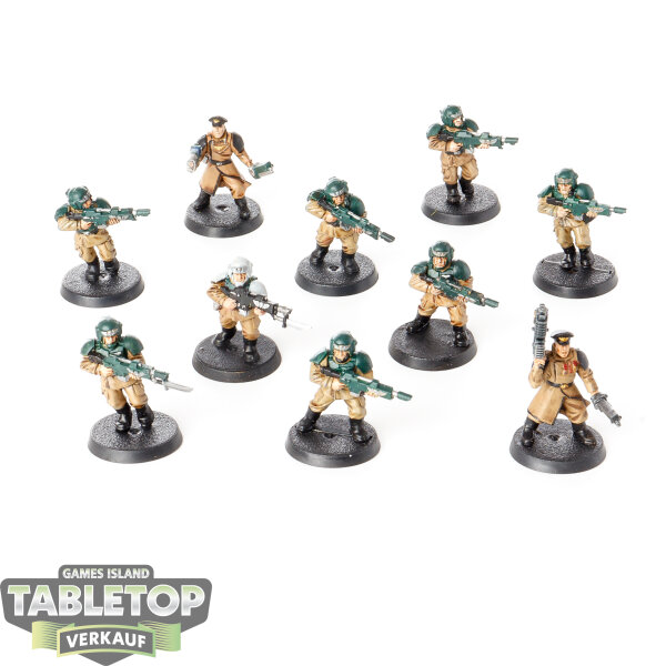 Astra Militarum - 10 Cadian Shock Troops classic - teilweise bemalt