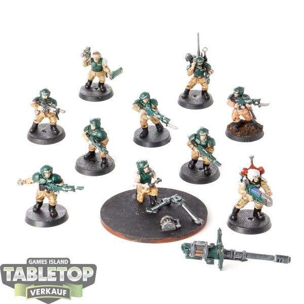 Astra Militarum - 10 Cadian Shock Troops classic - teilweise bemalt