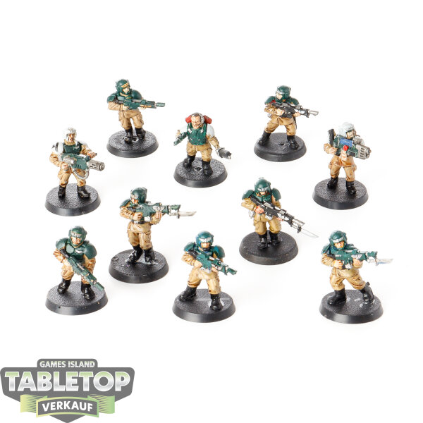 Astra Militarum - 10 Cadian Shock Troops classic - teilweise bemalt