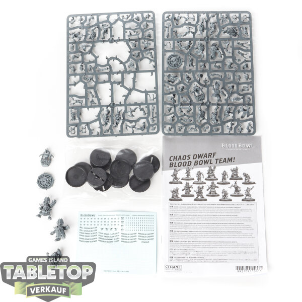 Blood Bowl - Chaos Dwarf Blood Bowl Team: The Zharr-Naggrund Ziggurats - teilweise gebaut