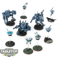 Tau Empire - 3 XV8 Crisis Battlesuit Team - teilweise bemalt