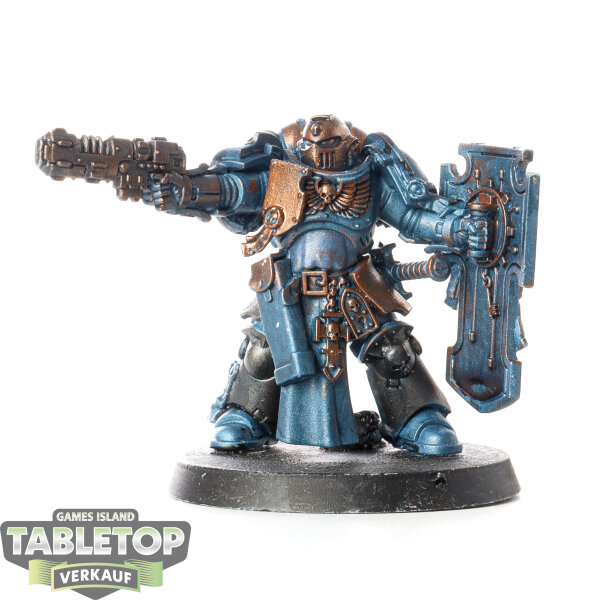 Space Marines - Lieutenant with Storm Shield - teilweise bemalt