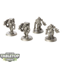 Space Marines - 4 Servitors klassisch - grundiert