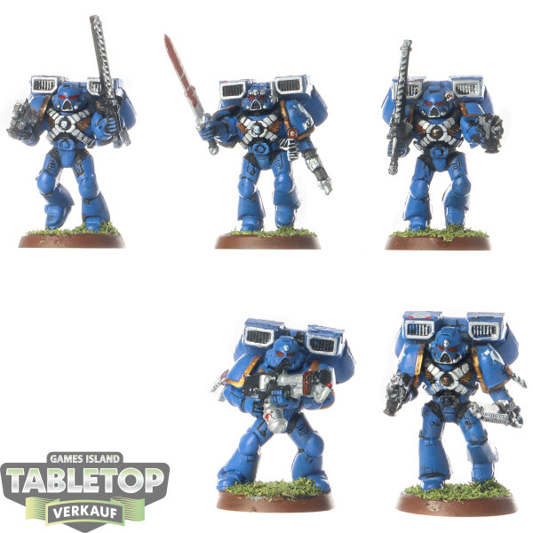 Ultramarines - 5 Space Marine Assault Squad - teilweise bemalt
