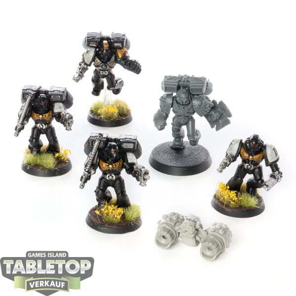 Black Templars - 5x Assault Marines - teilweise bemalt