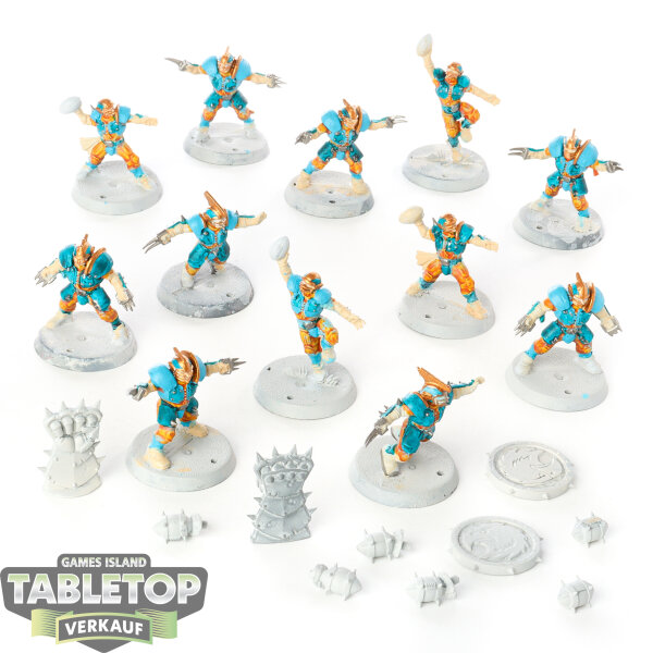 Blood Bowl - 12 Human Team: Reikland Reavers - teilweise bemalt