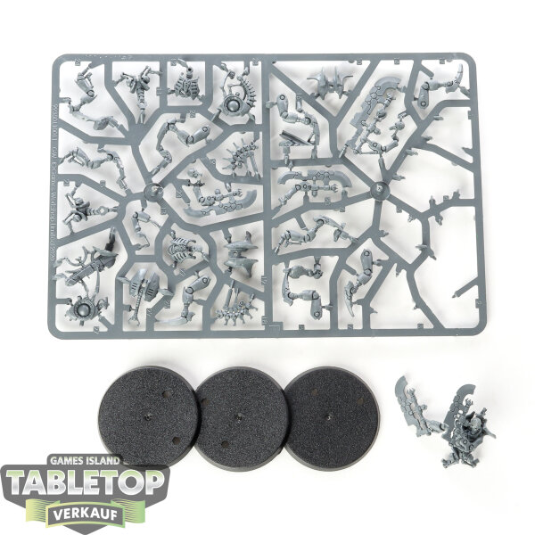 Necrons - 3 Skorpekh Destroyers - teilweise gebaut