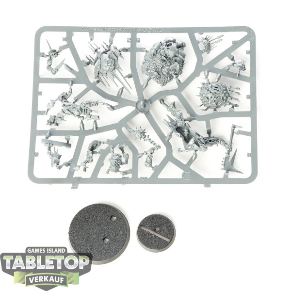 Orruk Warclans - Killaboss with Stab-grot - im Gussrahmen