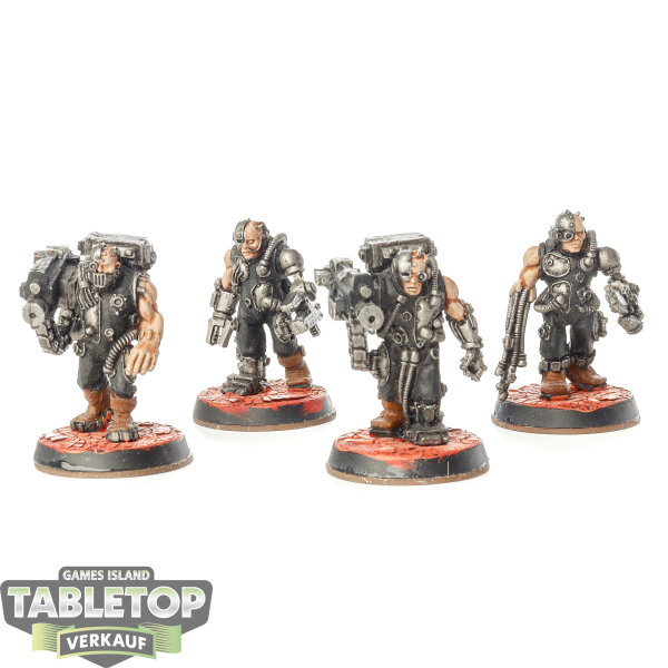 Space Marines - 4x Servitors - bemalt