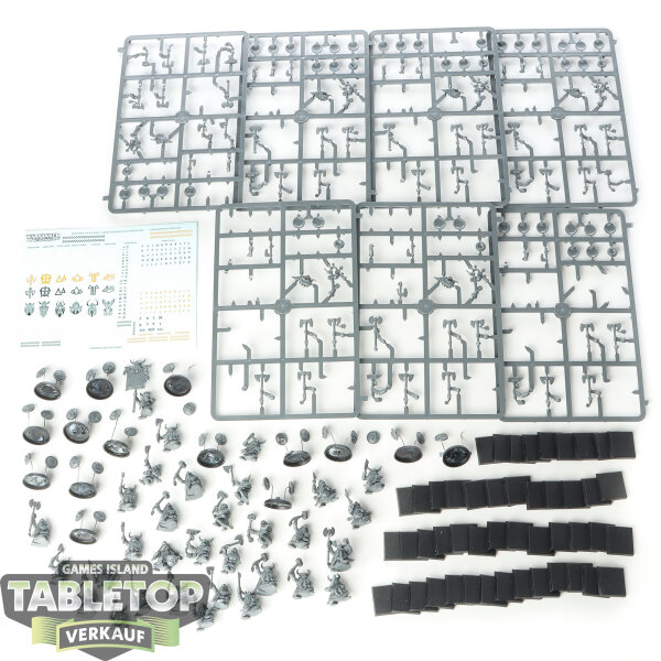 Dwarfen Mountain Holds - 32 Dwarf Warriors - teilweise gebaut
