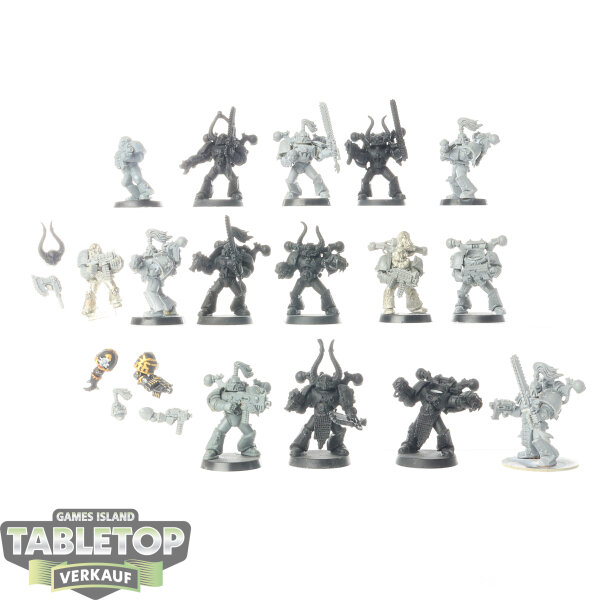 Chaos Space Marines - 15 Chaos Space Marines - teilweise bemalt