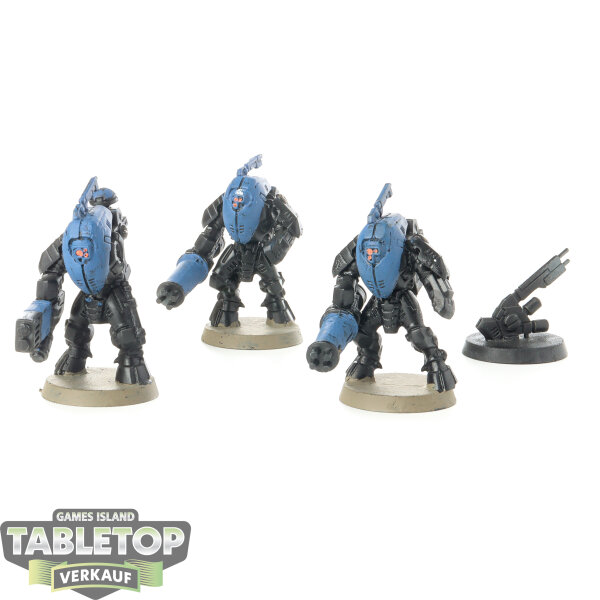 Tau Empire - 3 Stealth Battlesuits - grundiert