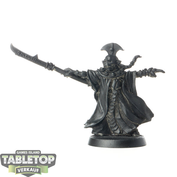 Tau Empire - Tau Ethereal with Honour Blade - grundiert