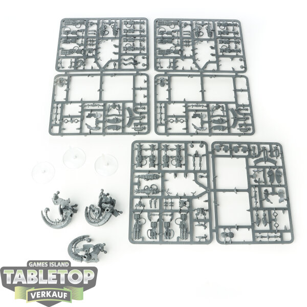 Necrons - 3x Tomb Blades - teilweise gebaut