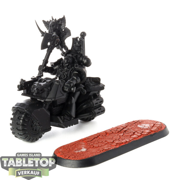 Space Marines - Librarian on Bike - teilweise bemalt