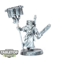 Adepta Sororitas - Missionary with Chainsword - teilweise...