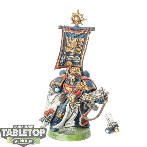 Space Marines - Captain klassisch - bemalt