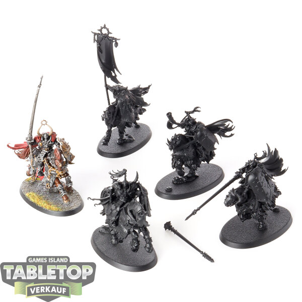 Slaves to Darkness - 5 Chaos Knights - teilweise bemalt