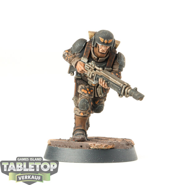 Astra Militarum - 1x Cadian Shock Trooper - gut bemalt