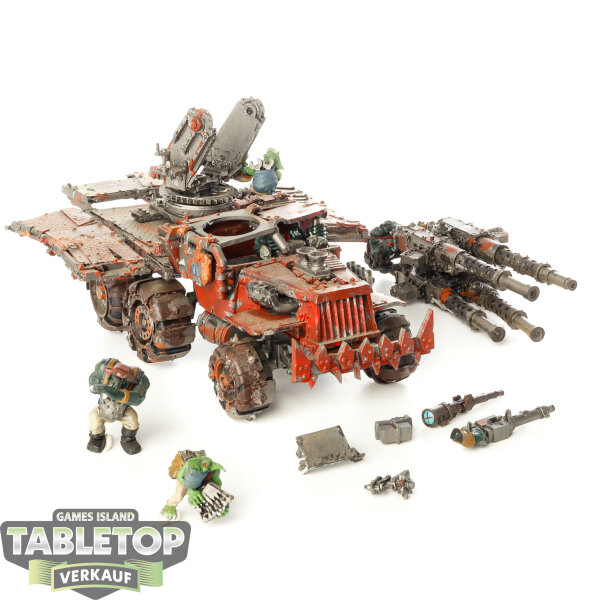 Orks - Ork Trukk with Enclosed Cab with Flakk Gun - bemalt