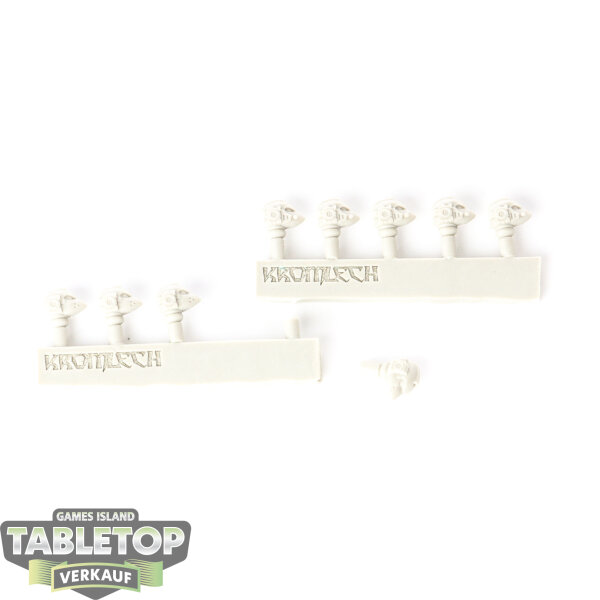 Kromlech - 9x Legionary Heads: Raven Pattern - im Gussrahmen