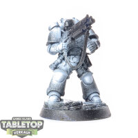 Space Marines - Sergeant Marius - teilweise bemalt