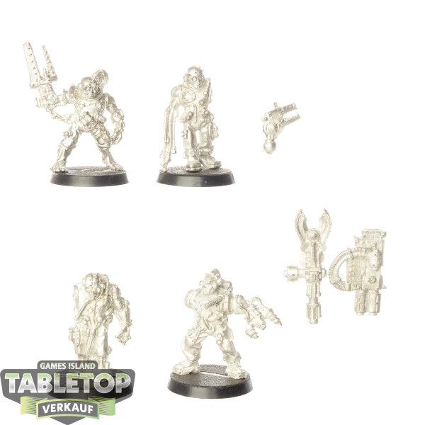 Space Marines - 4 Servitors - unbemalt