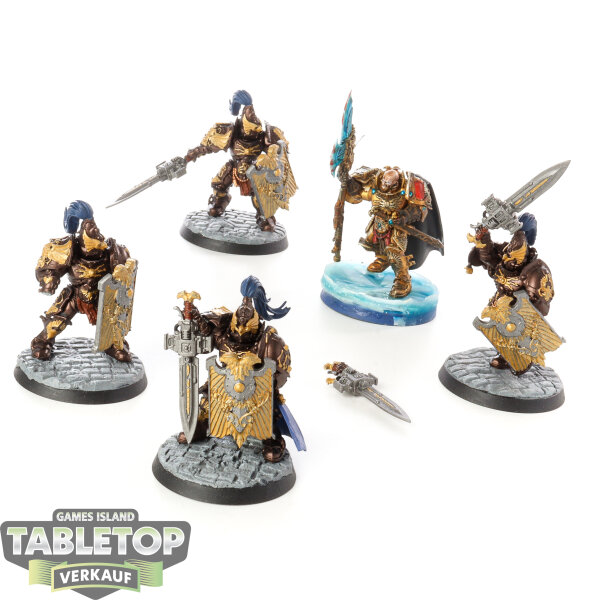 Adeptus Custodes - 5x Custodian Guard - bemalt