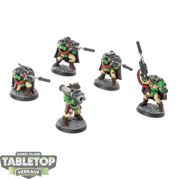 Salamanders - 5 Scout Squad classic - bemalt