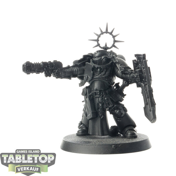 Space Marines - Lieutenant with Storm Shield - grundiert